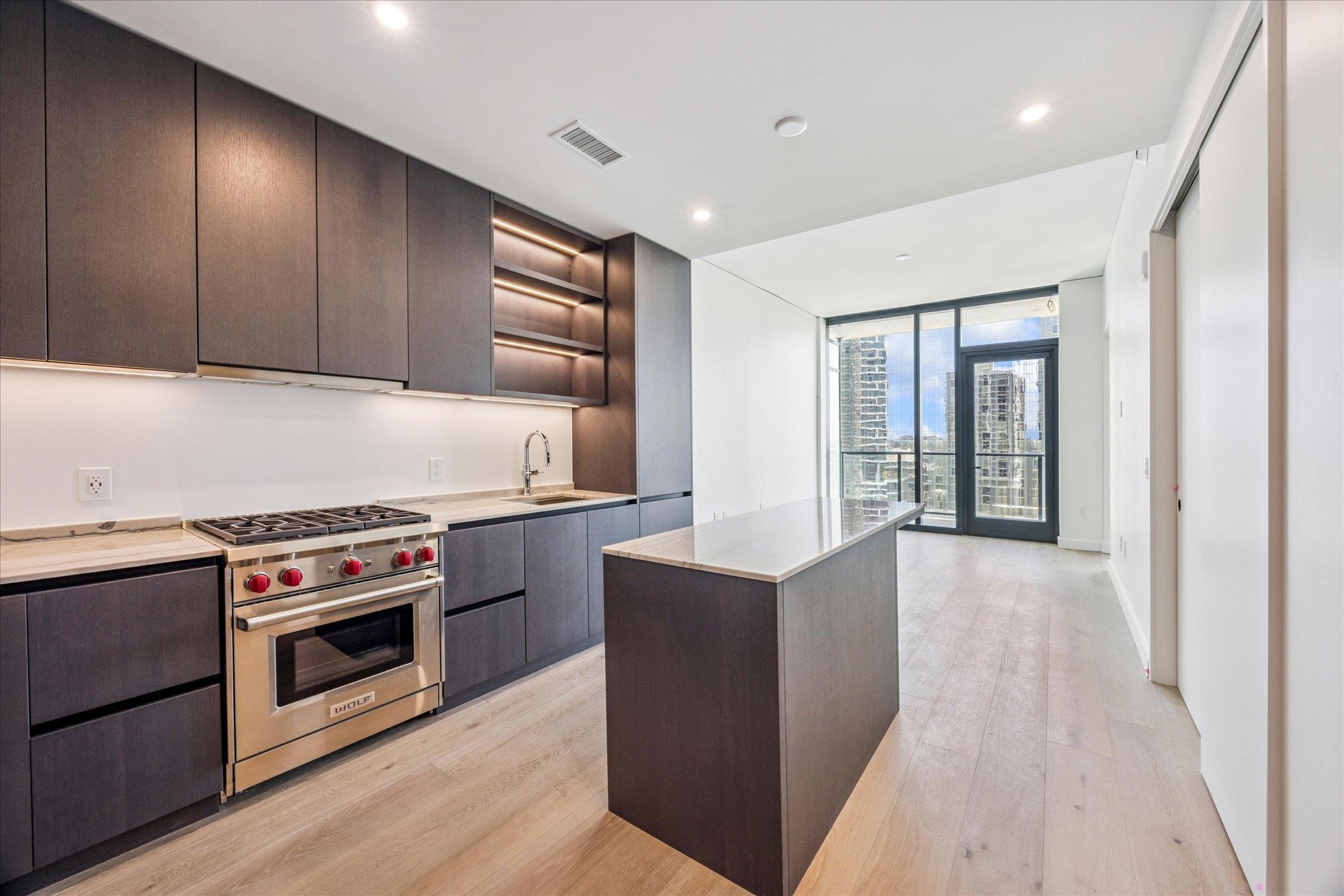 610 Davis St · #2009