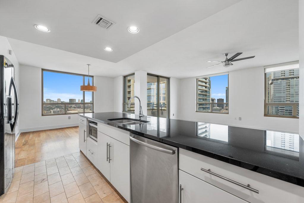 300 Bowie St · #2701