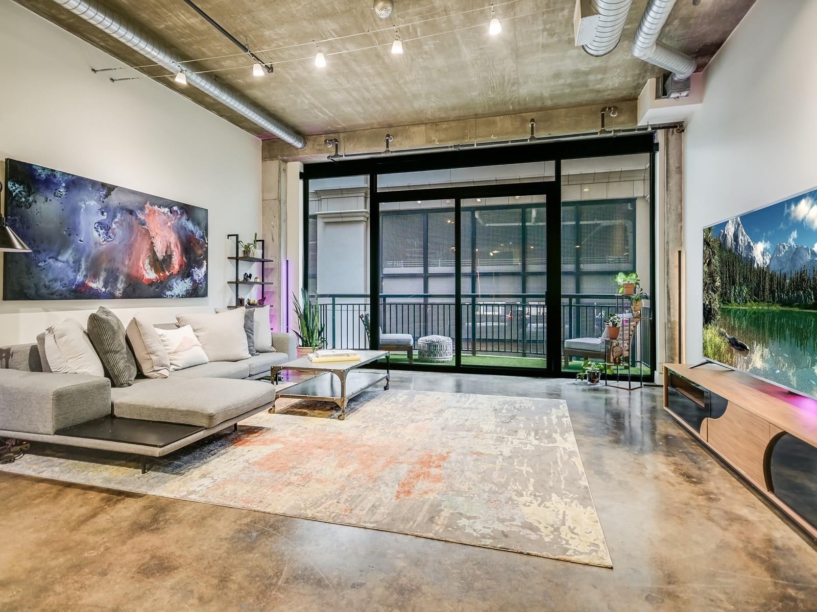 311 W 5th St · #608