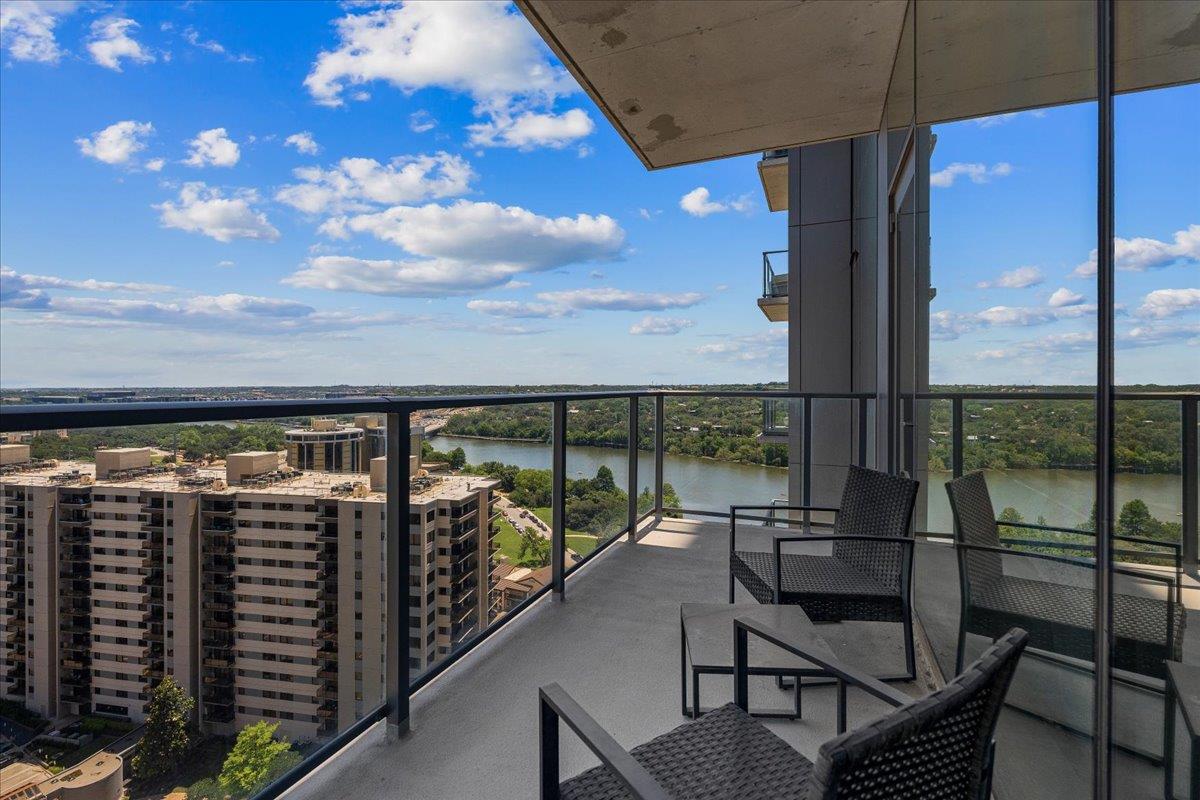 44 East Ave · #1609