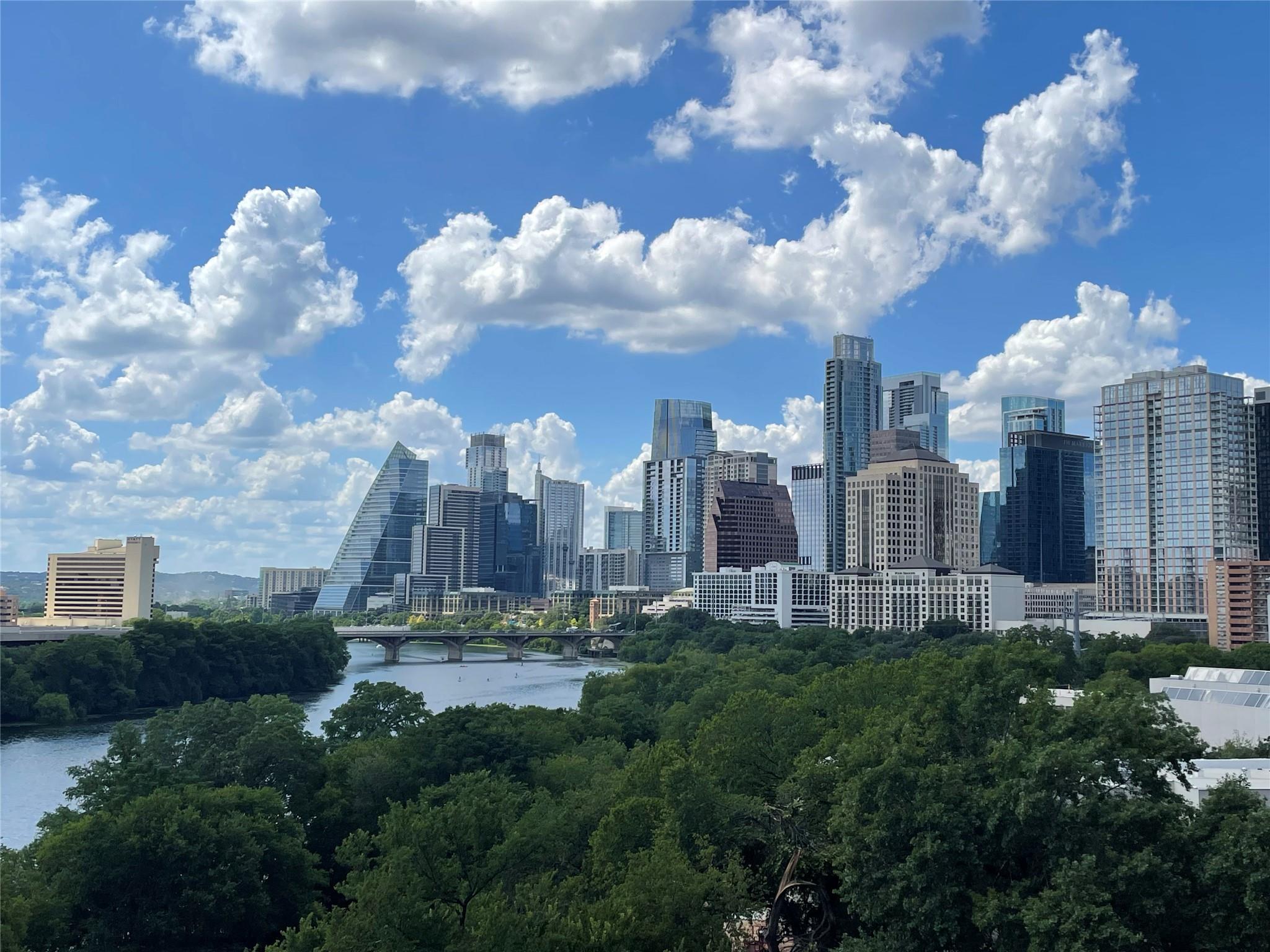 54 Rainey St · #810