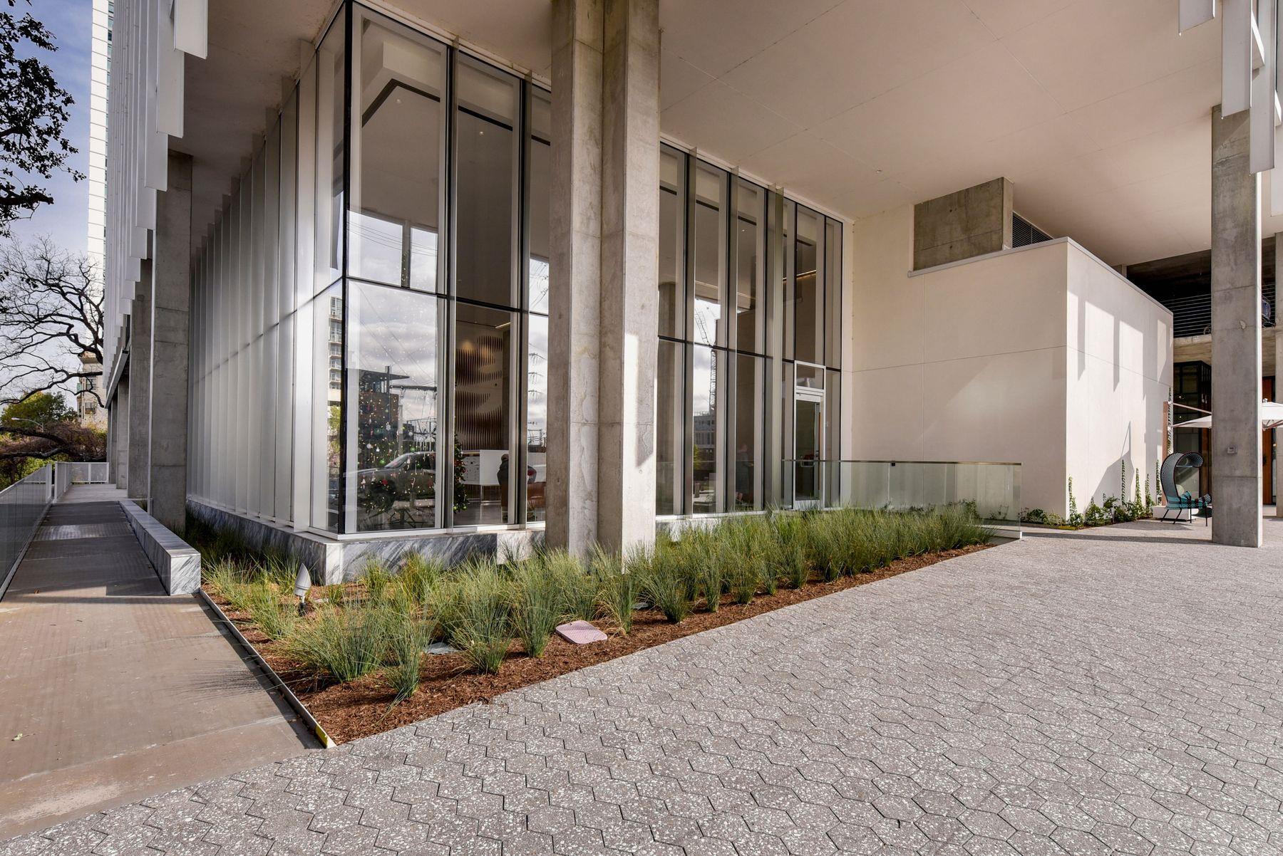 301 West Ave · #2902