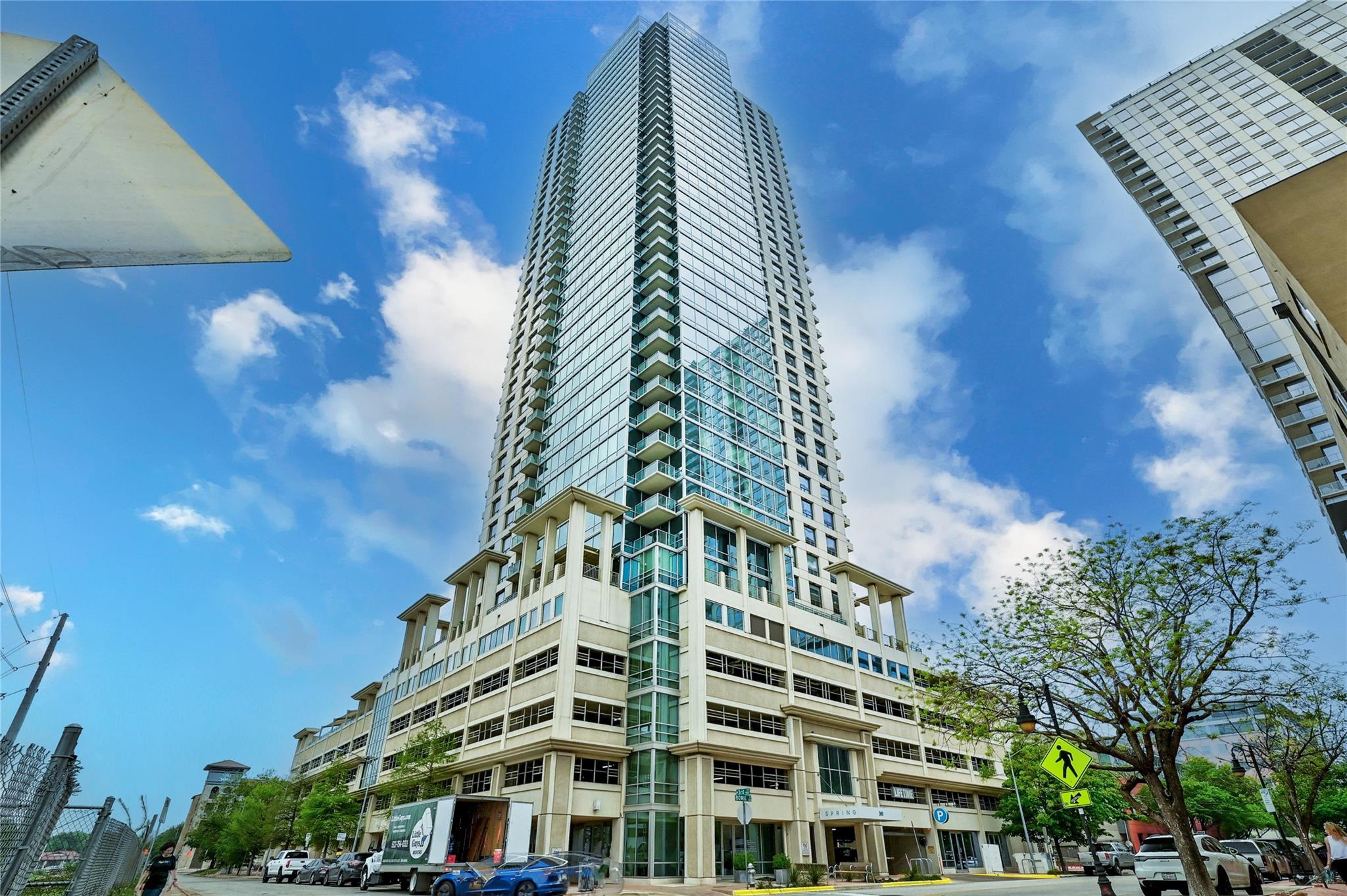 300 Bowie St · #902