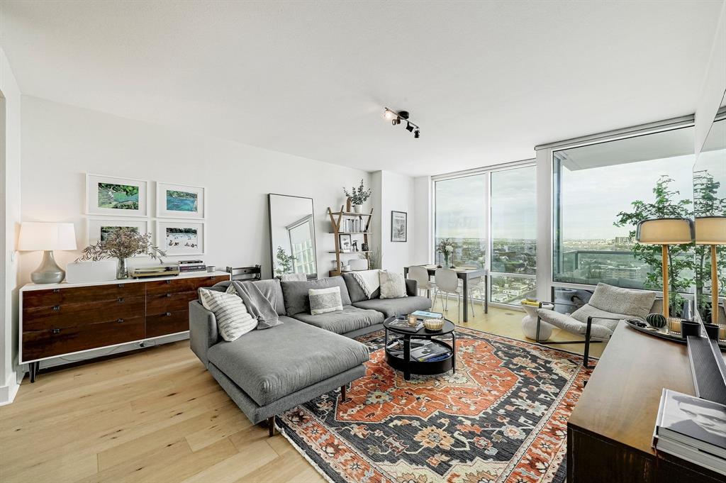 300 Bowie St · #2706