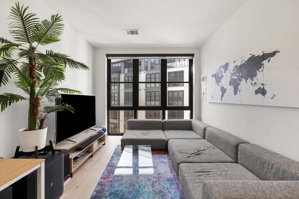 800 Embassy Dr · #413