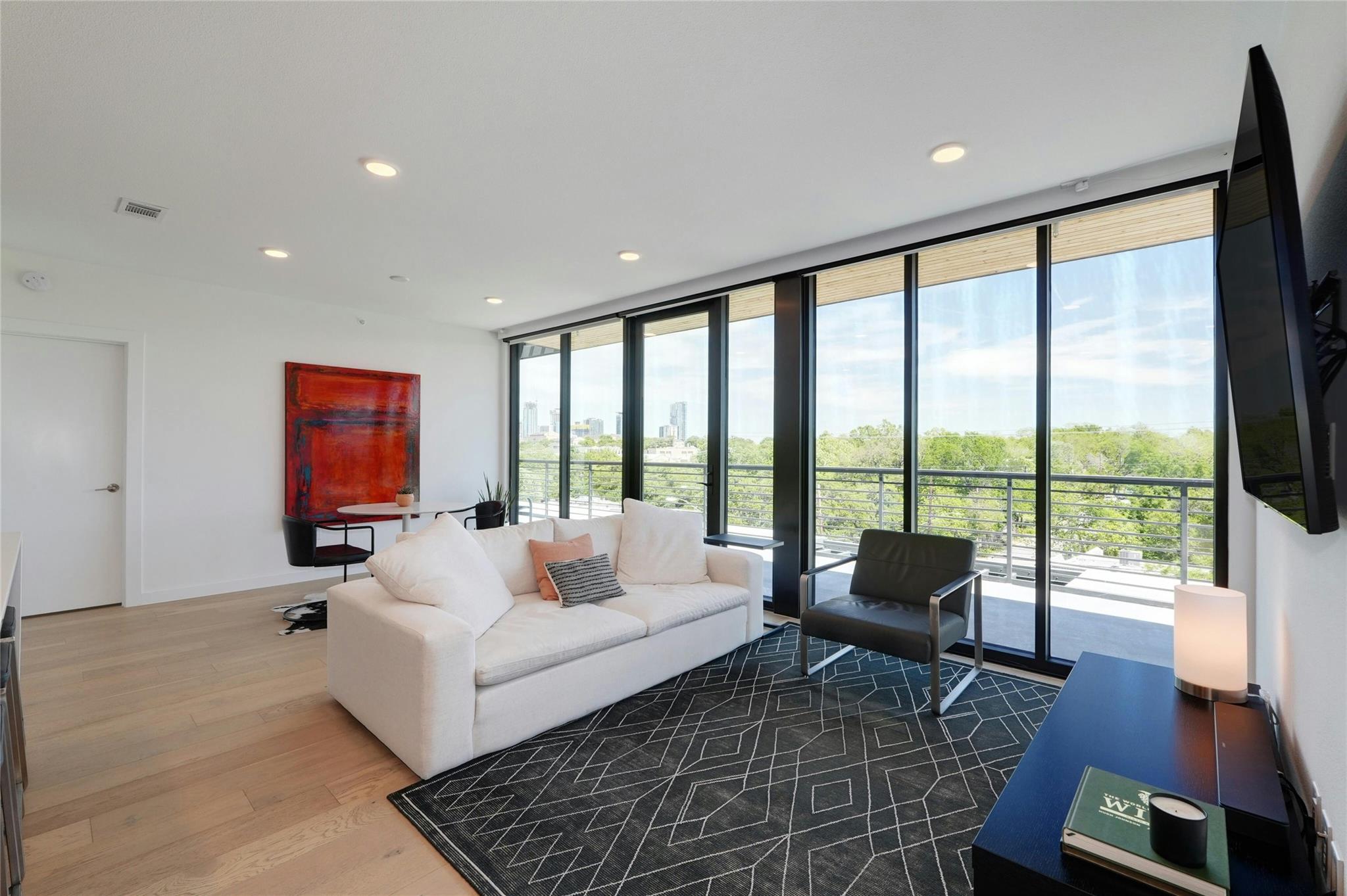 1600 S 1st St · #403