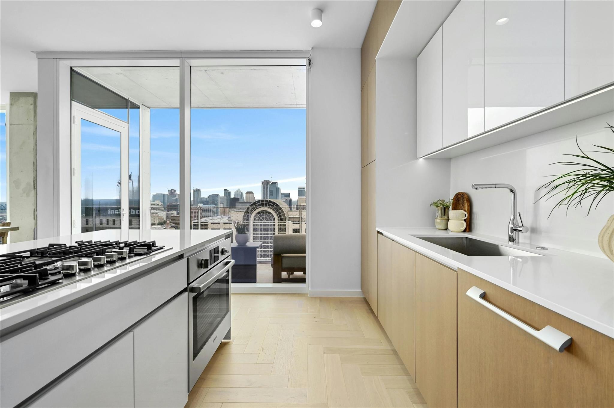 313 W 17th St · #1607