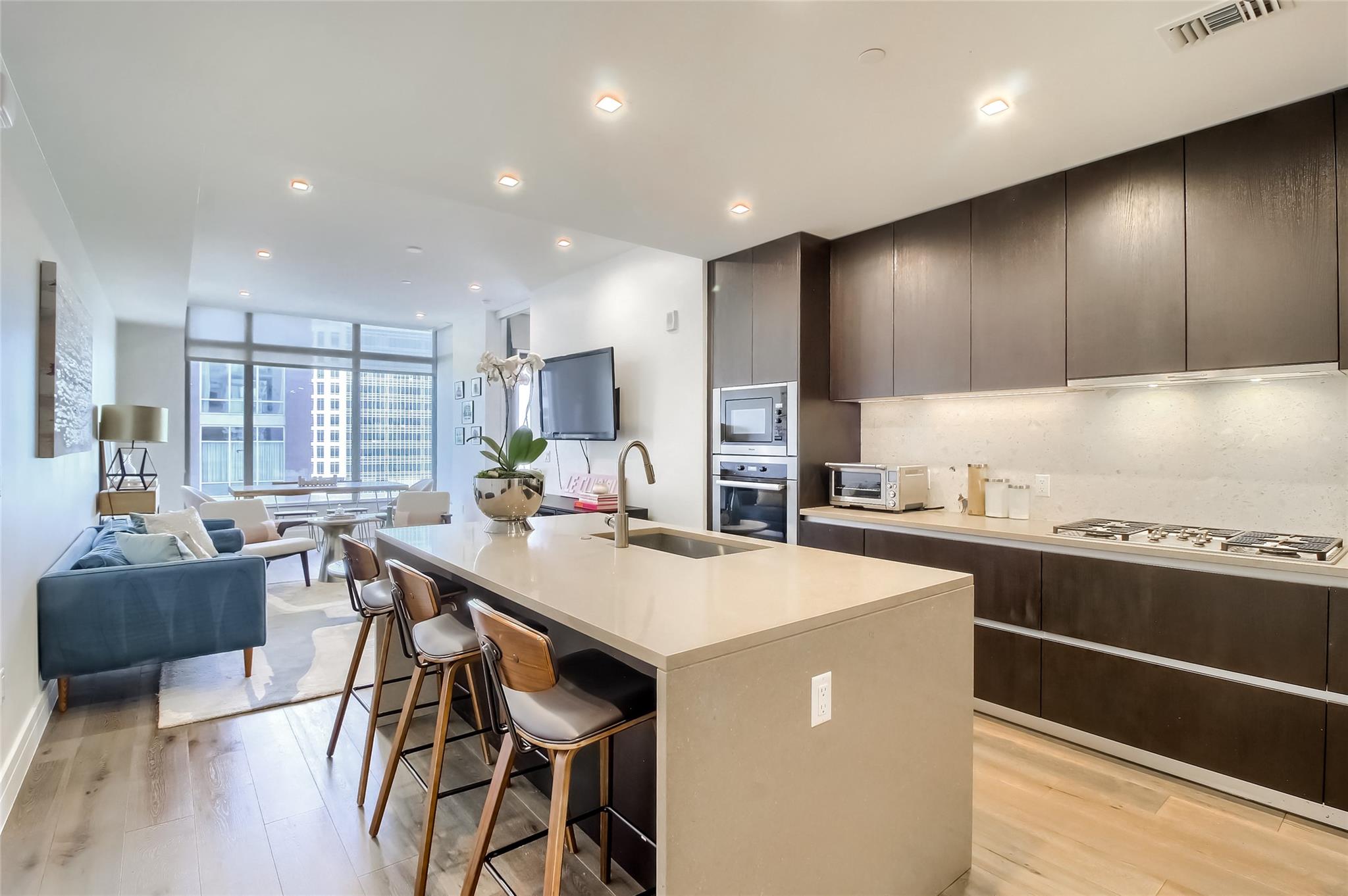 501 West Ave · #1002