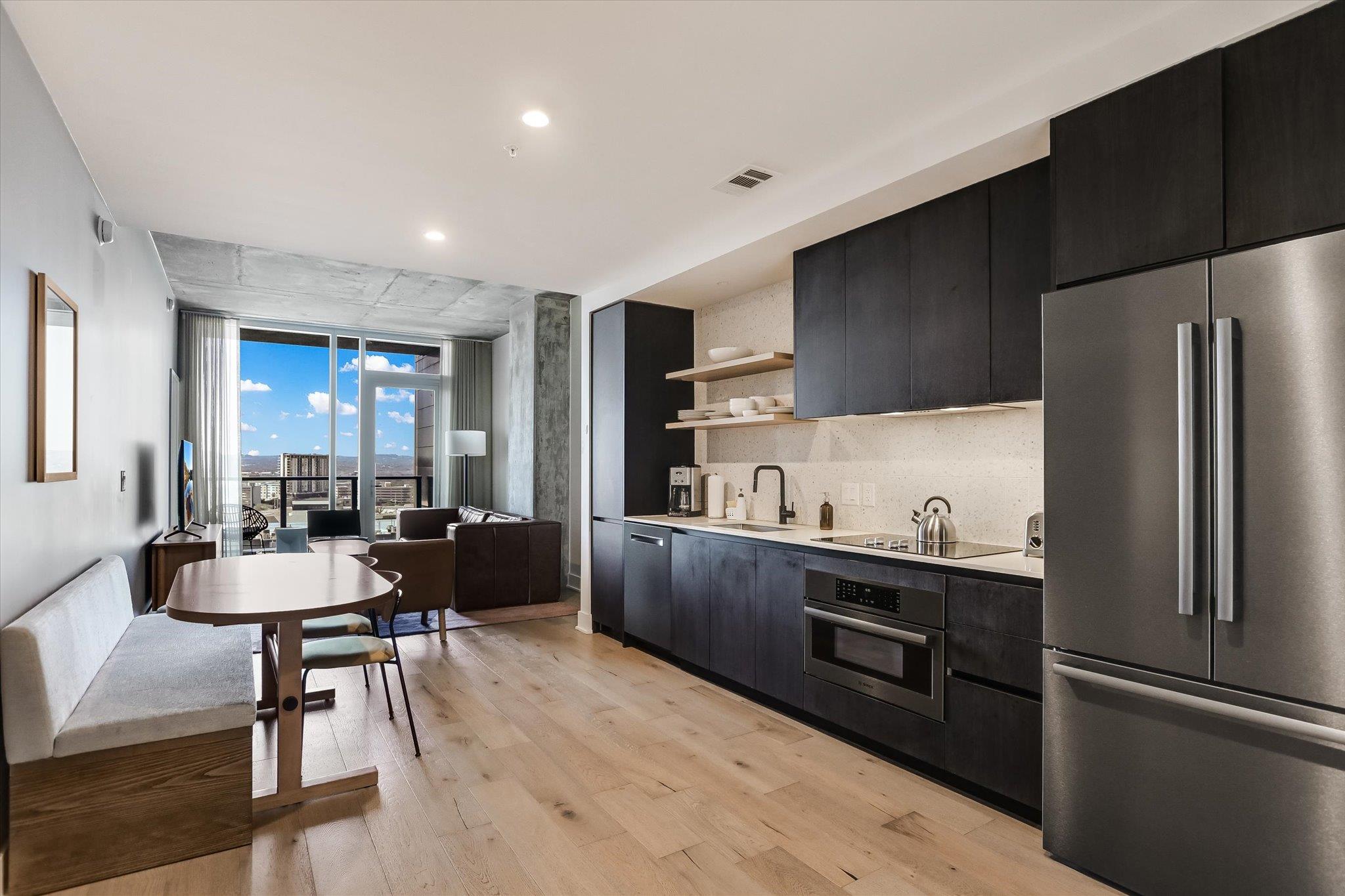 48 East Ave · #1711