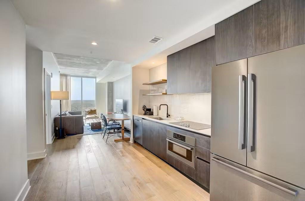 48 East Ave · #2206