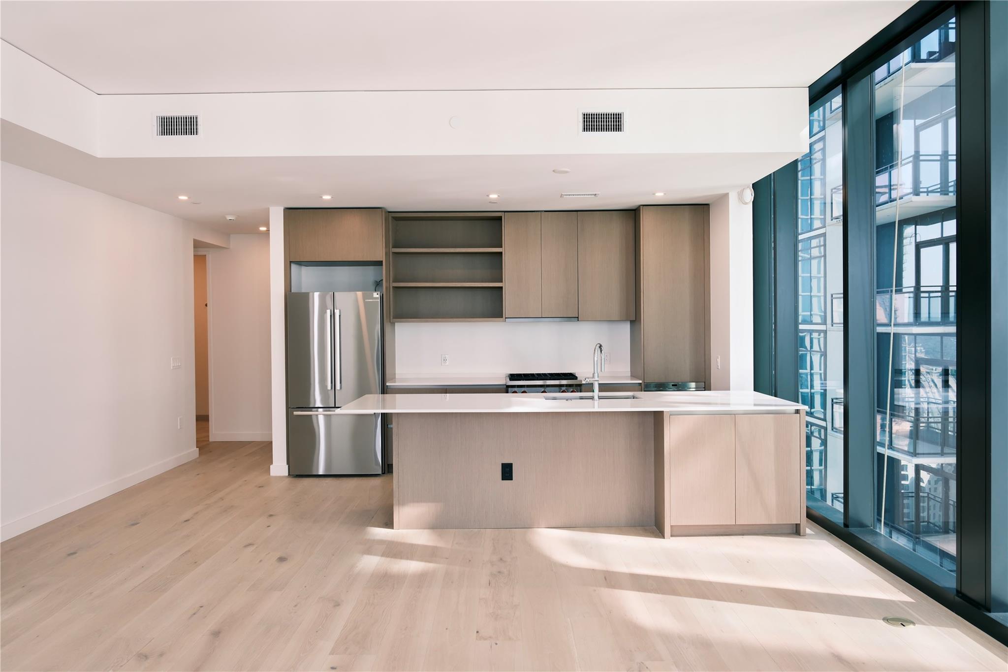 610 Davis St · #2708
