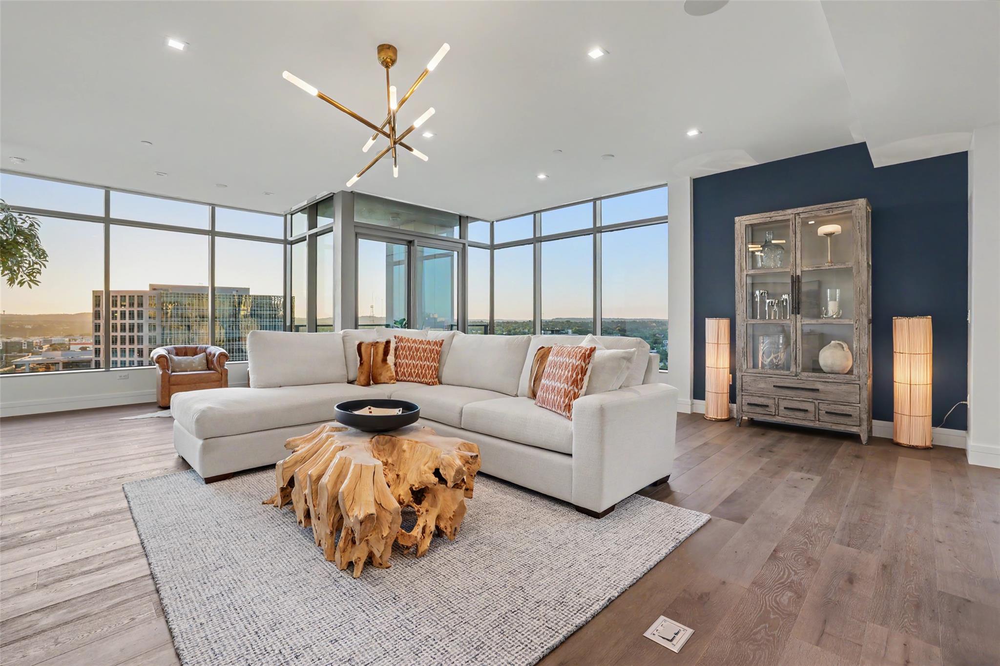 501 West Ave · #1604