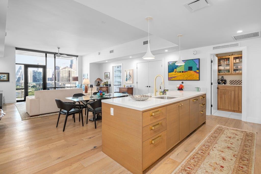 70 Rainey St · #1306