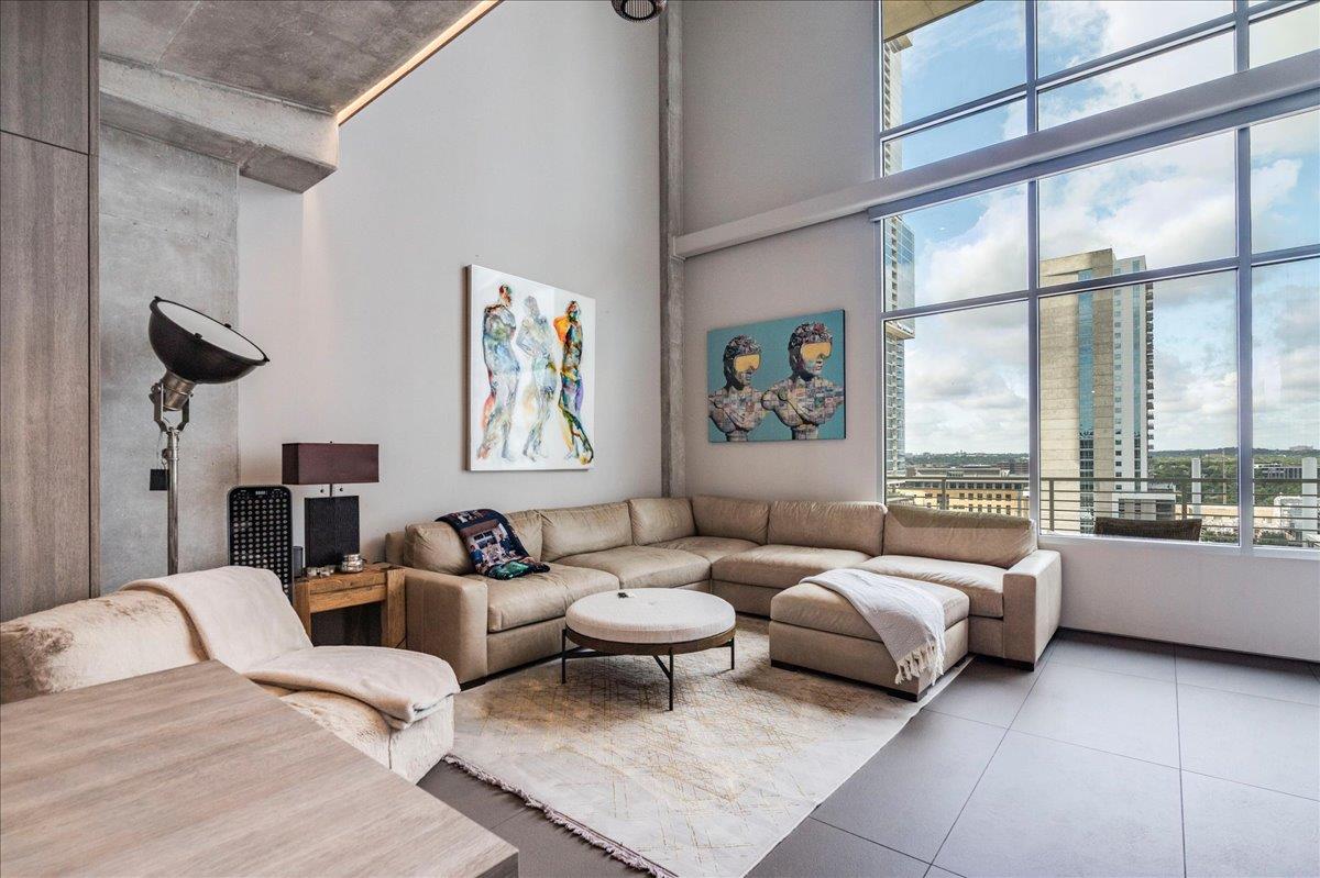 800 W 5th St · #1105