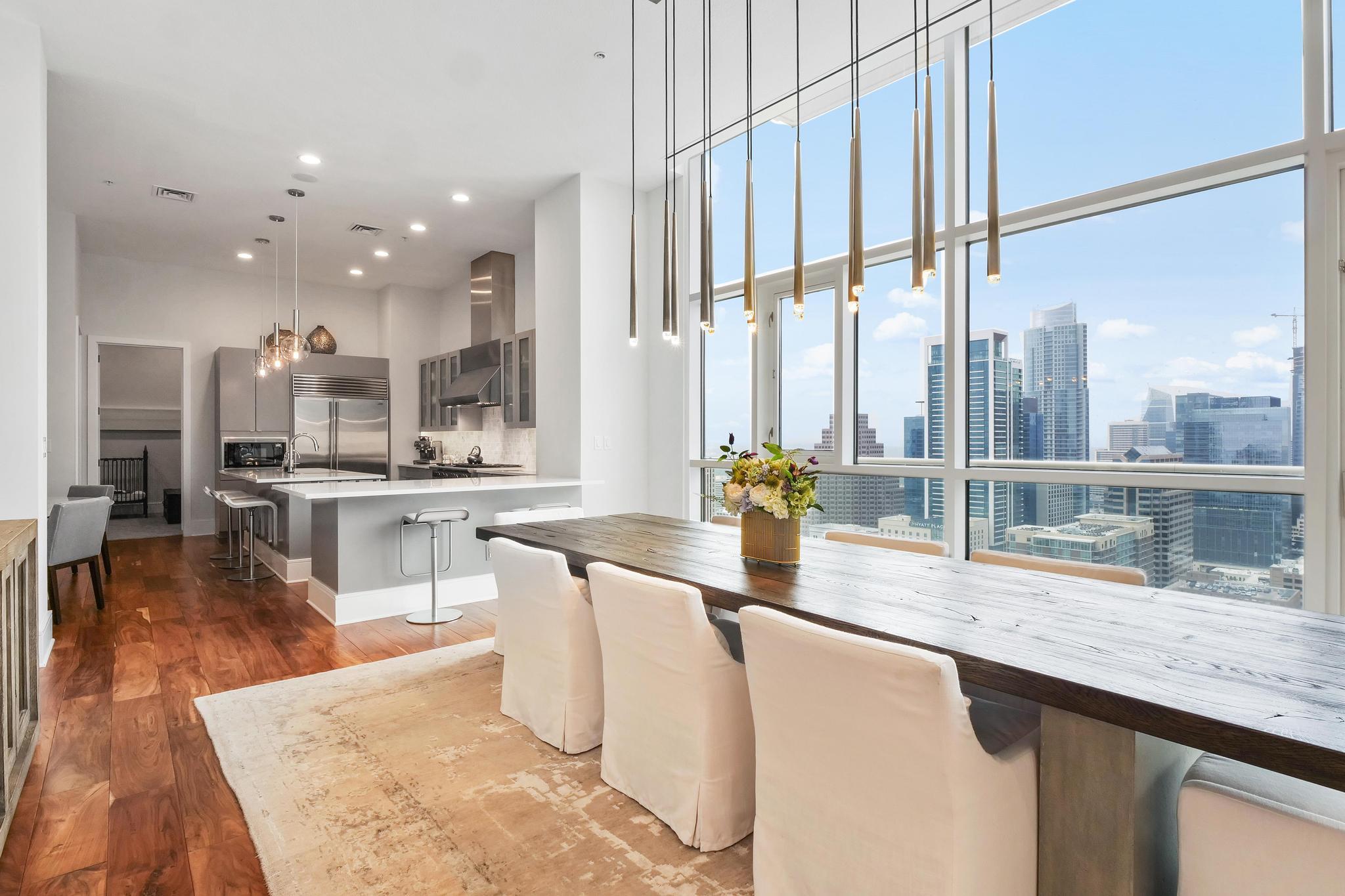 555 E 5th St · #3022