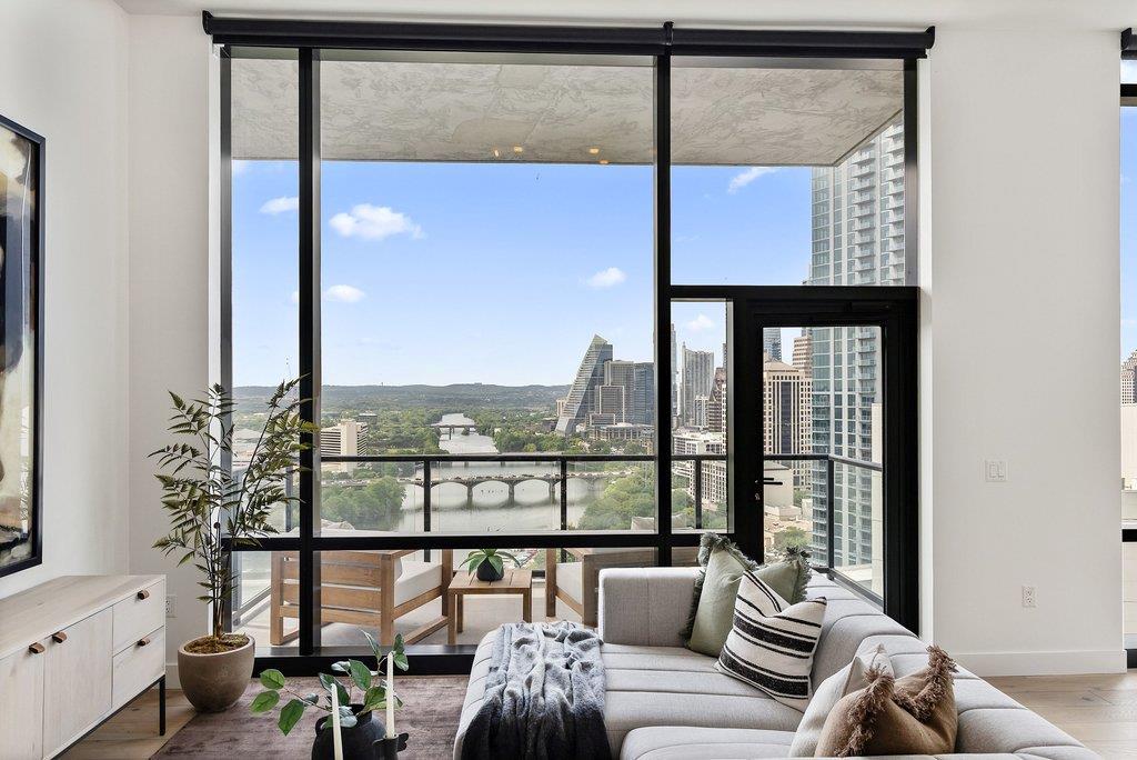 70 Rainey St · #2208