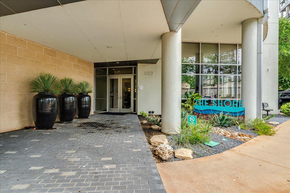 603 Davis St · #1704