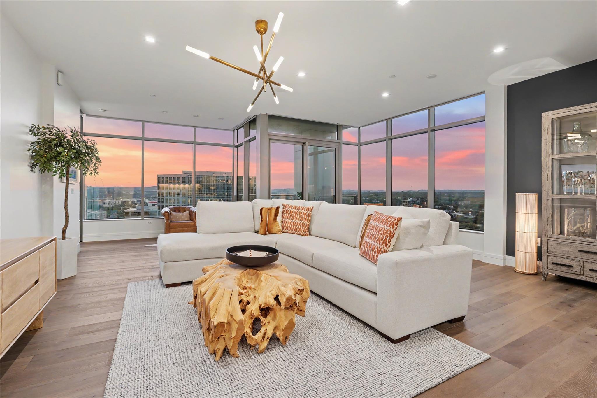 501 West Ave · #1604