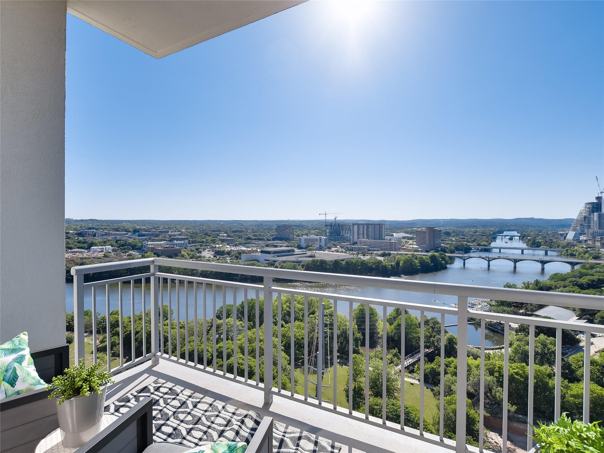 603 Davis St · #2001