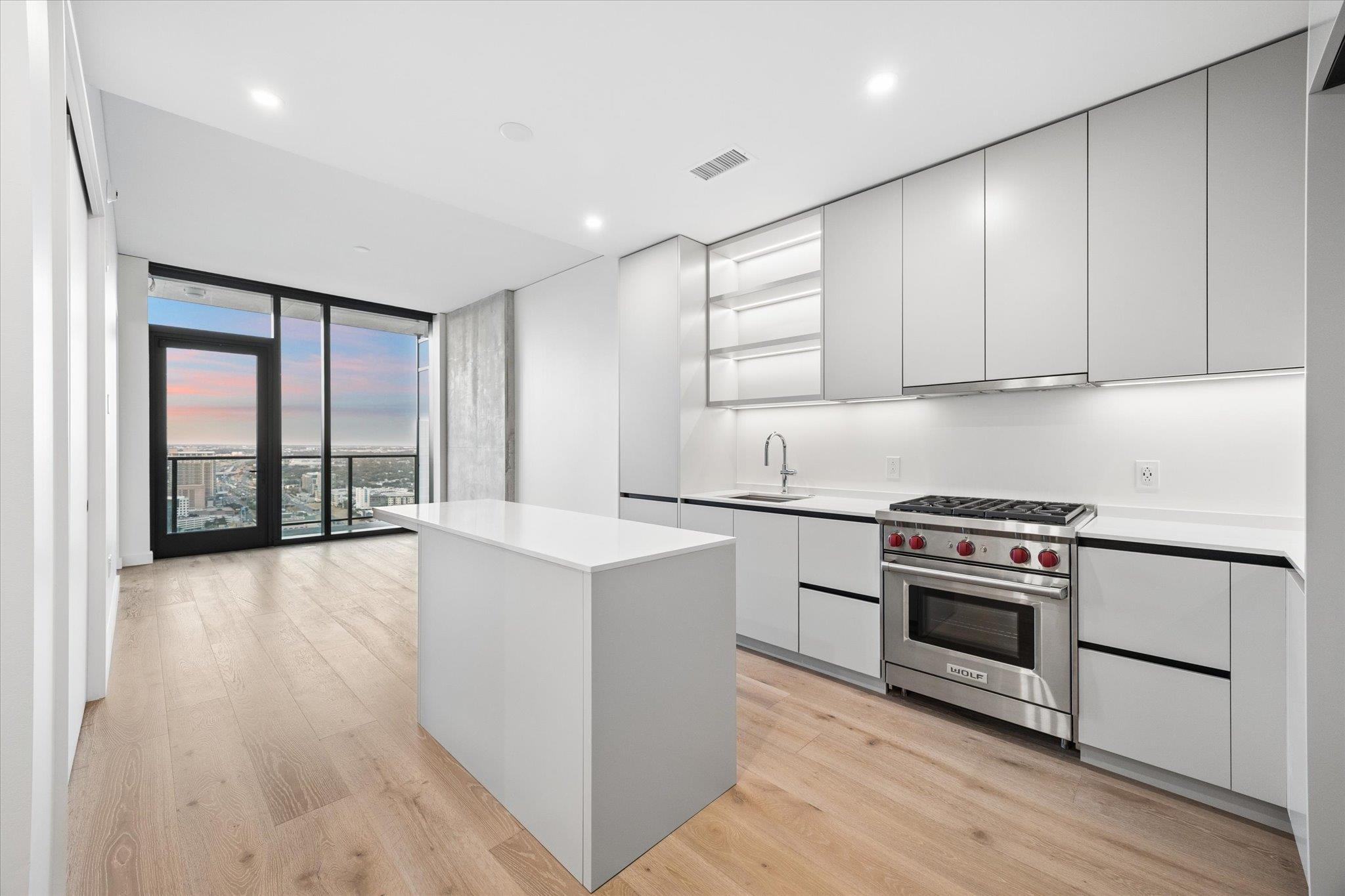 610 Davis St · #3806