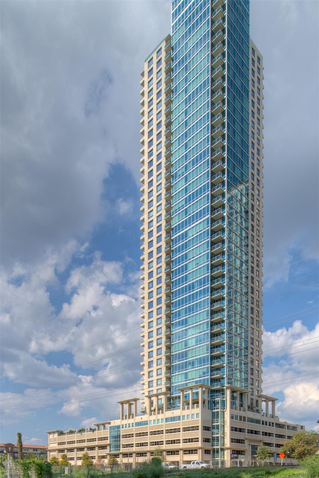 300 Bowie St · #504