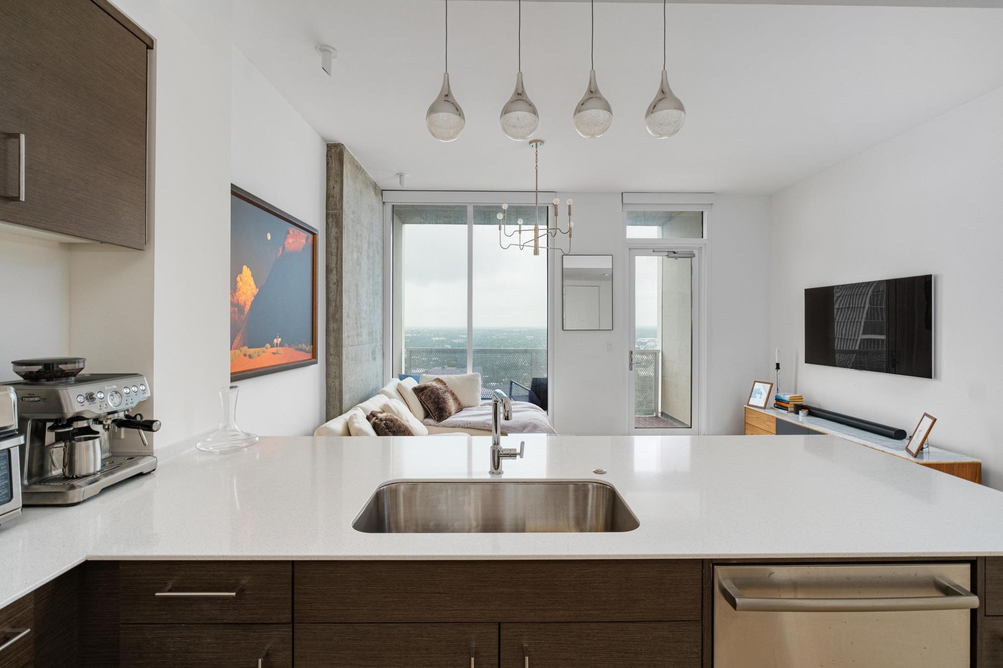 301 West Ave · #3806