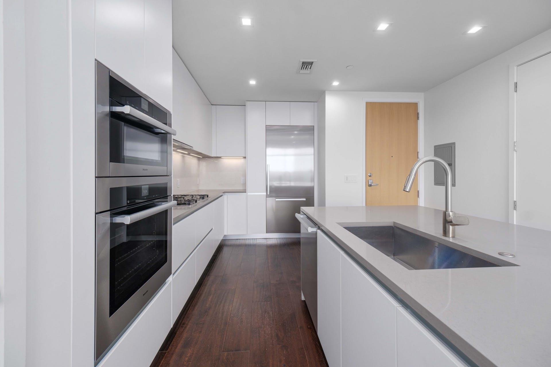 501 West Ave · #2302