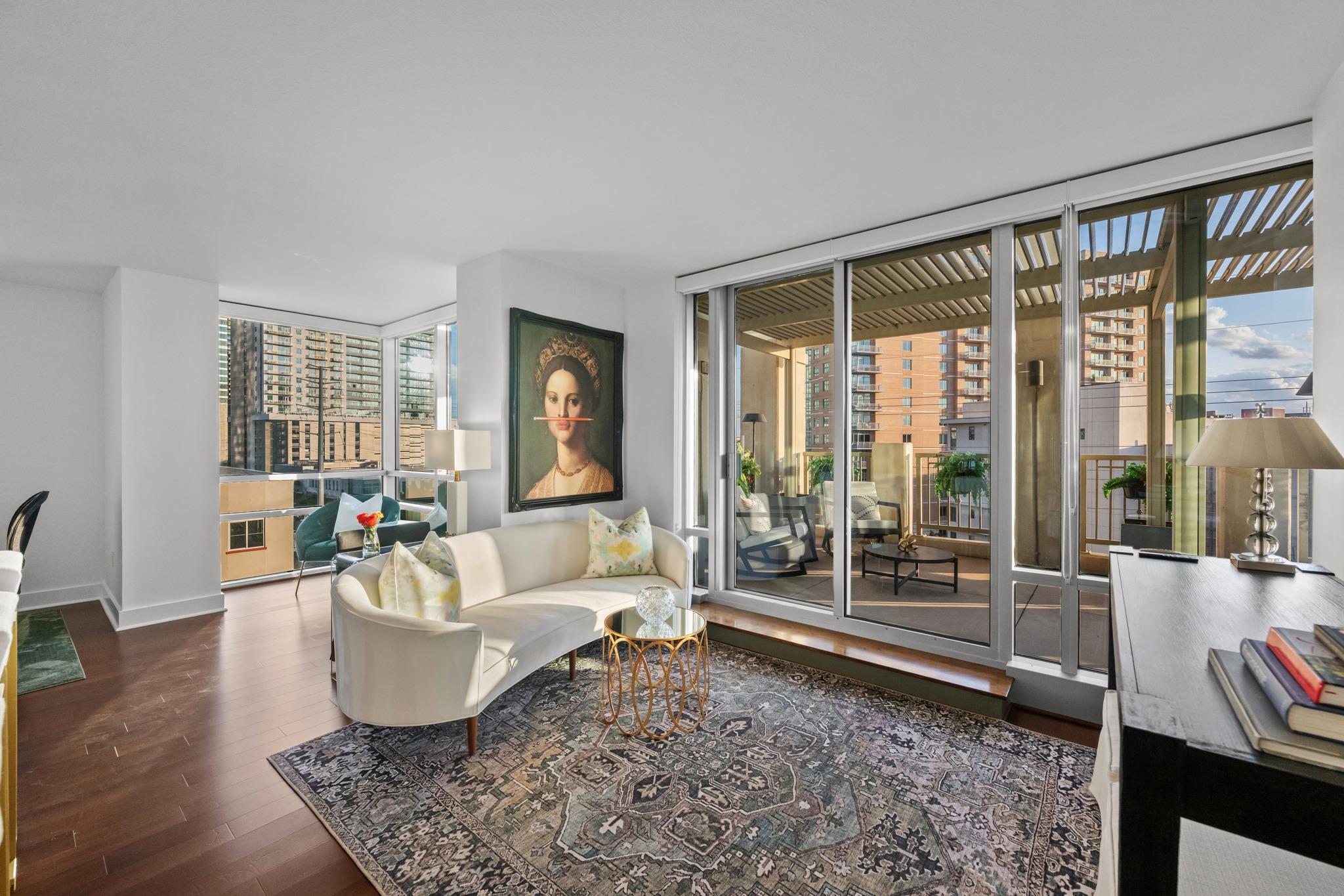 300 Bowie St · #603