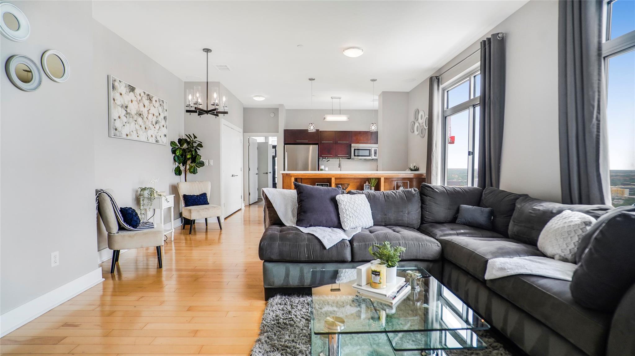 603 Davis St · #2204